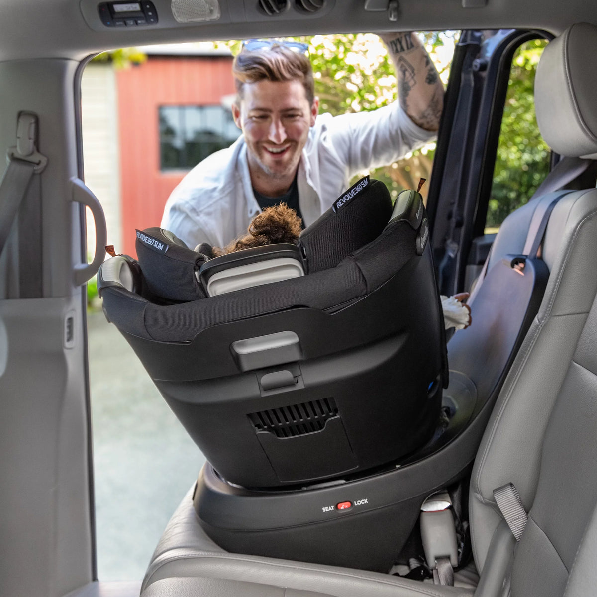 2-in-1 Rotational Car Seat with Quick Clean Cover Y42550