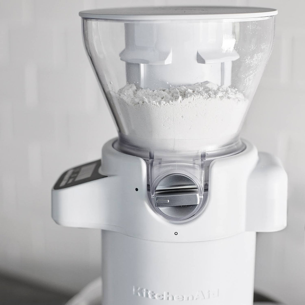 Sifter and Scale Attachment Bundle White B737