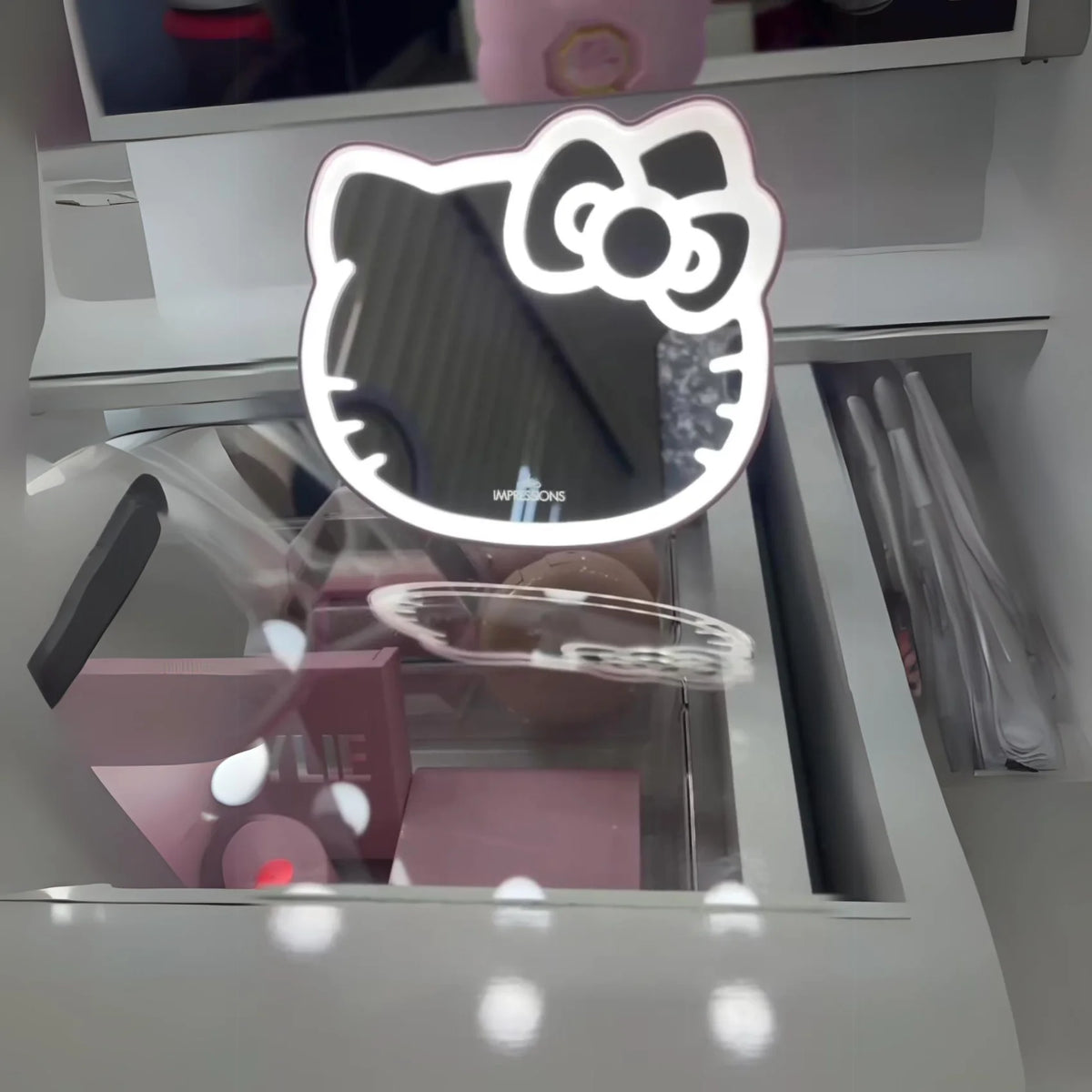 White 3x Magnifying Pocket Mirror with Stand E796